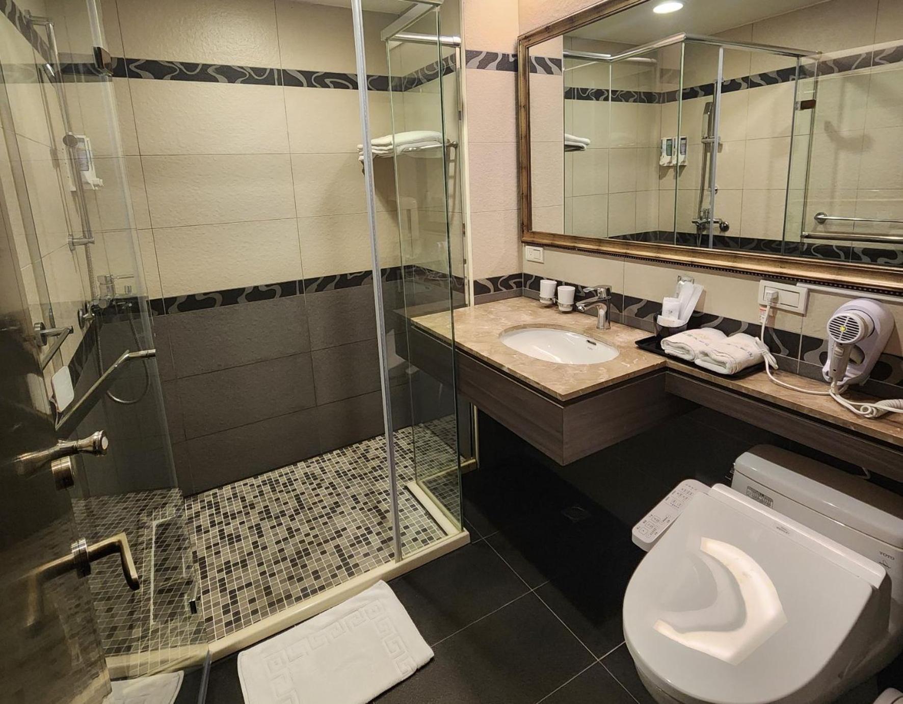 Royal Guest Hotel Tainan Eksteriør bilde
